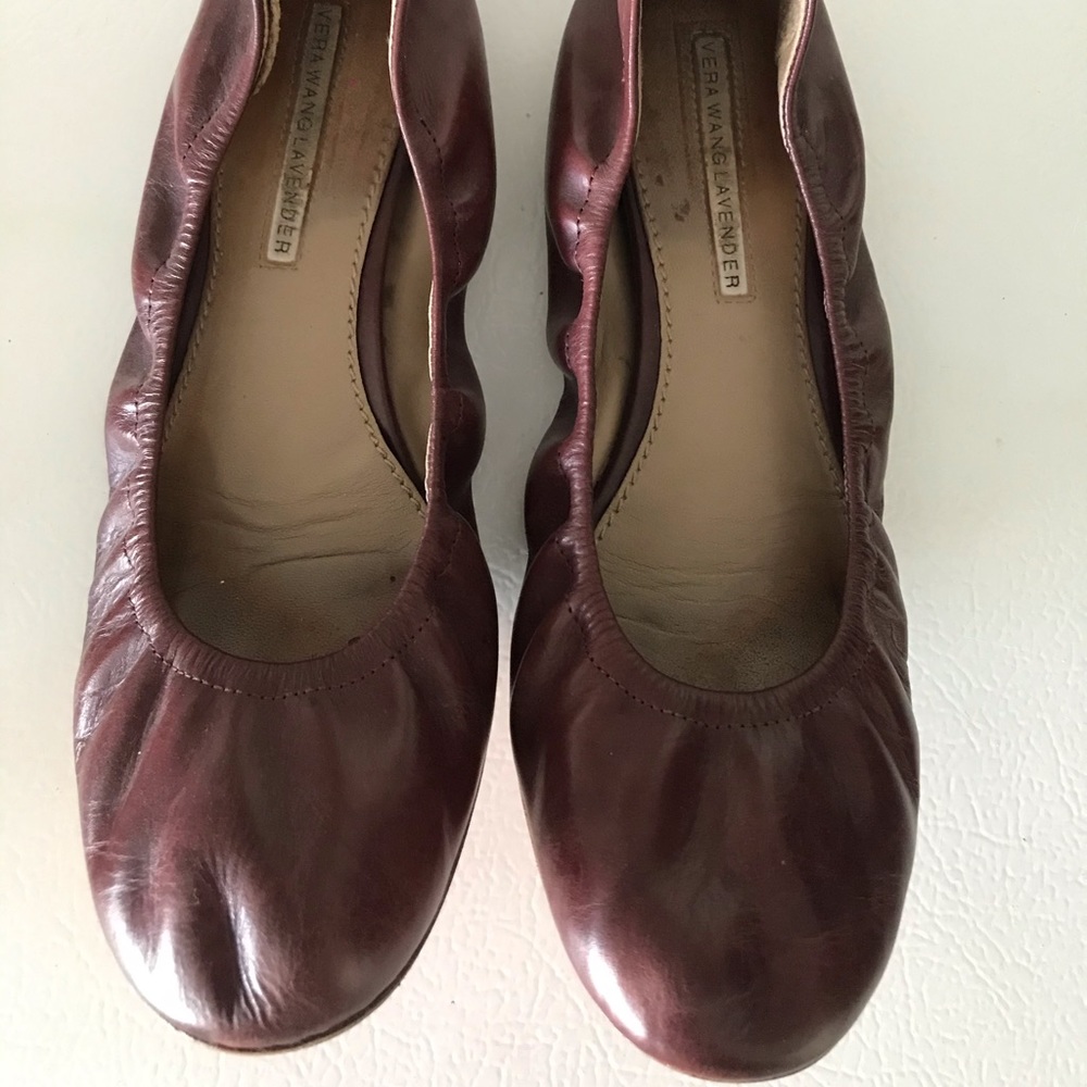 Vera Wang lavender label maroon ballet flats